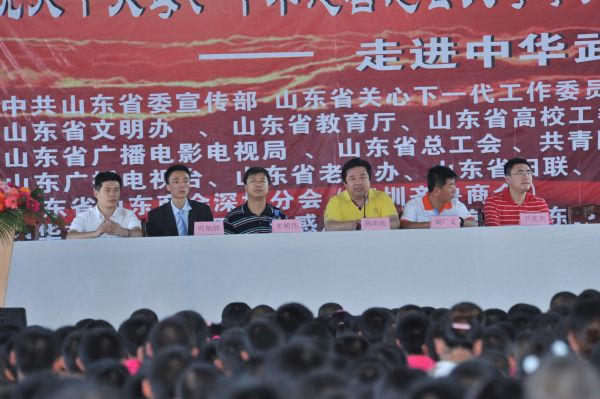 中華慈善總會(huì)父母學(xué)堂感恩教育走進(jìn)中華武校