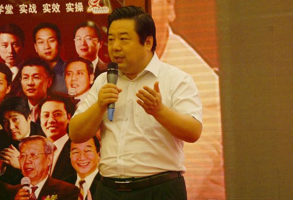 天成集團孫明高董事長為石家莊百余位企業(yè)家 揭秘“企業(yè)融資之道”
