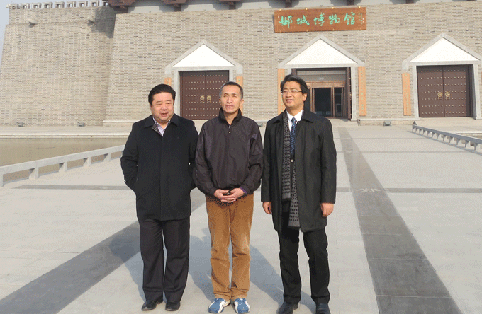 孫明高博士與燕山大學(xué)教授趙曉東、縣長(zhǎng)合影留念